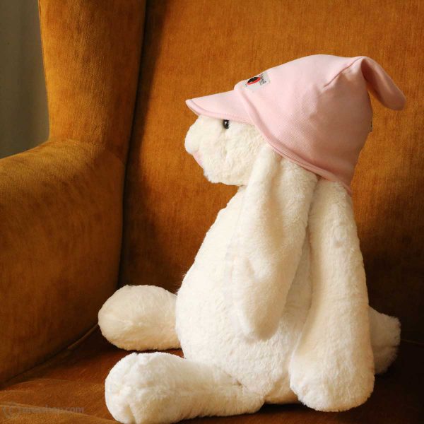 خرگوش با کلاه نخی لبه دار